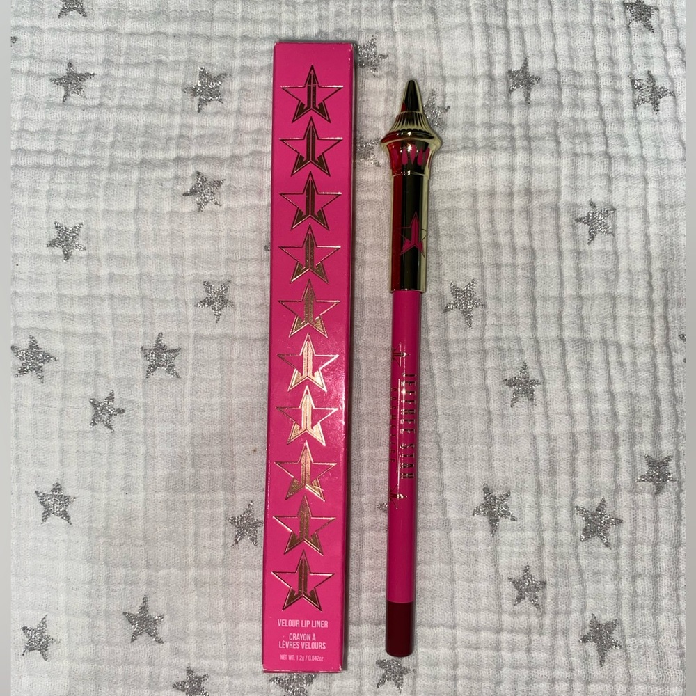 Jeffrey Star Cosmetics/ Velour lip liner / Androgyny tone .